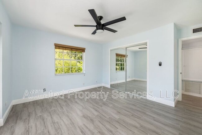 Building Photo - 5207 N Flagler Dr