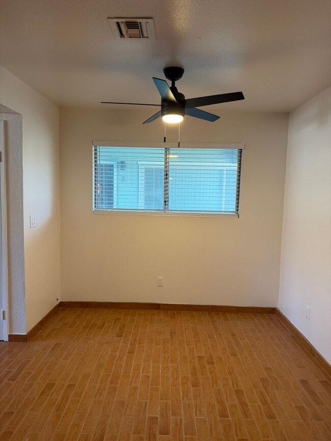 Building Photo - Spacious 3 bed / 1.5 bath townhome - La Mesa