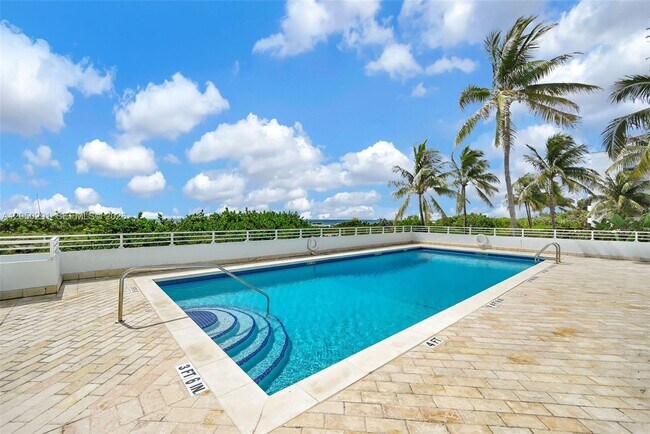 Building Photo - 345 Ocean Dr