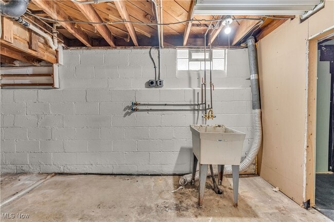 Building Photo - 1104 Hillsdale Rd