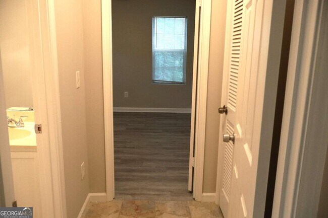Building Photo - 308 Mill Pond Ct SE