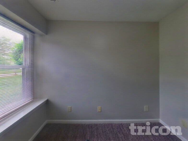 Building Photo - 5220 Tamarisk Ct