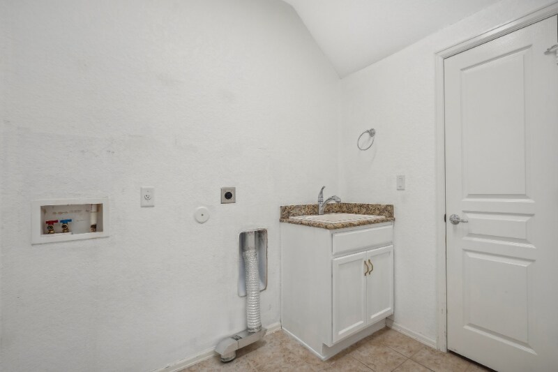 Building Photo - 27458 Camino Tower