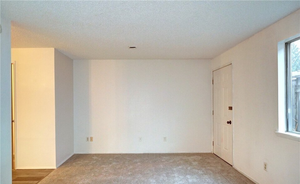Building Photo - 10332 15th Avenue Ct E