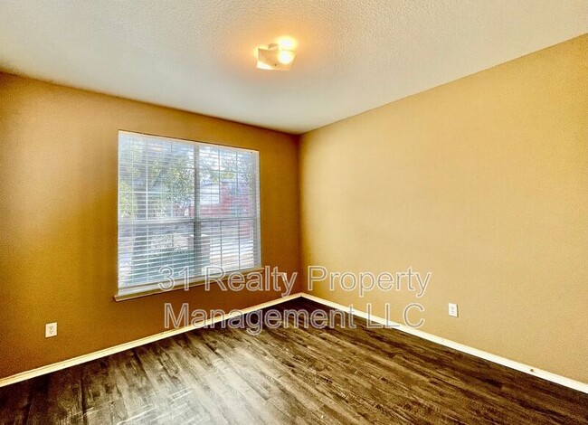 Building Photo - 6116 Pine Meadow Ln