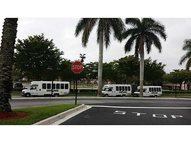 Building Photo - 9419 S Belfort Cir