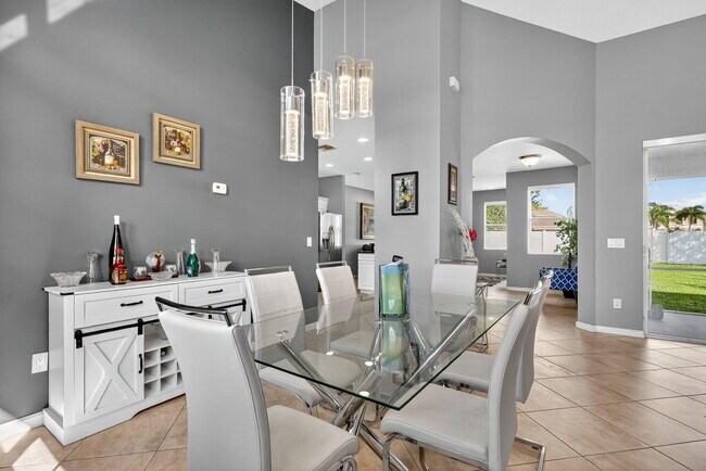 Building Photo - 1971 SW Breezeway St