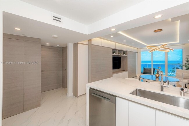 Building Photo - 2301 Collins Ave