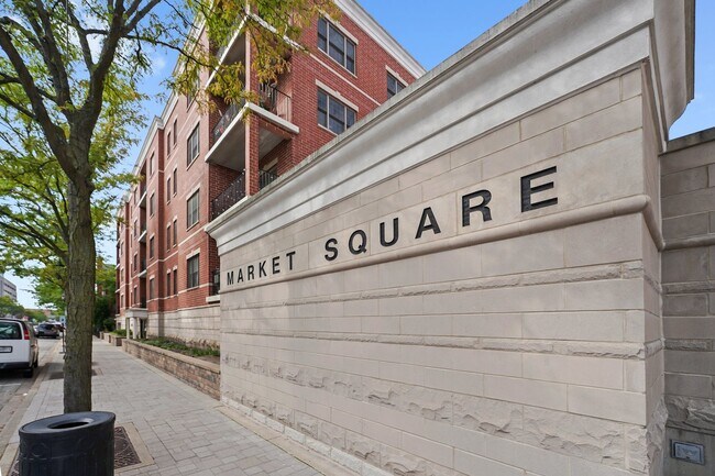 Building Photo - 210 N Addison Ave #401