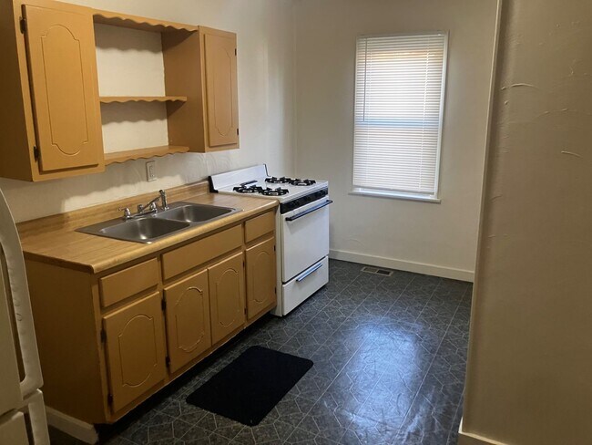 Building Photo - 3309-3313 Main St