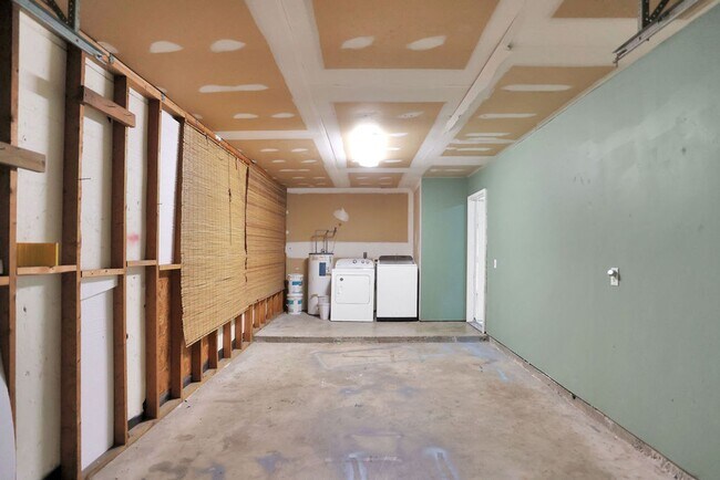 Building Photo - 3 Bed 2 Bath In Richmond Hill