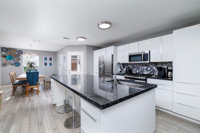 Building Photo - 143 S Vesper Bend Cir