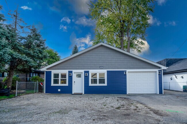 Building Photo - 3407 Venice Ave