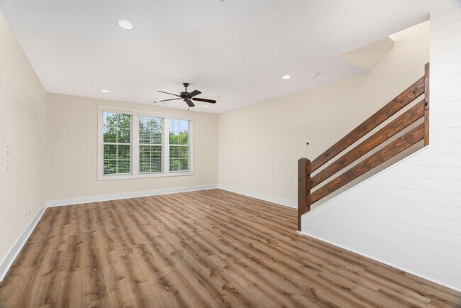 Building Photo - 868 Twin Forks Ave