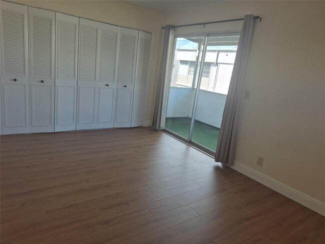 Building Photo - 278 Flanders F