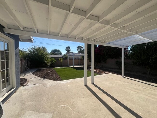 Building Photo - PRIVATE 3 bed/3 bath HOME + LARGE BONUS ROOM. NO OTHER UNITS ON PROPERTY.