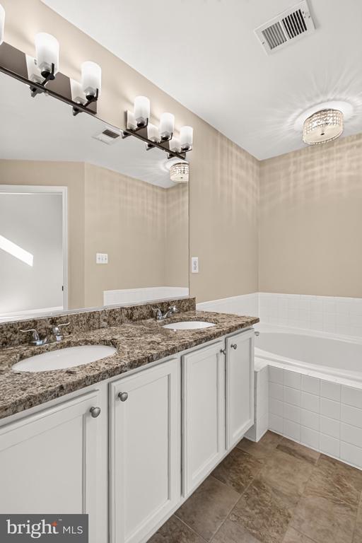 Building Photo - 6126 Madison Crest Ct