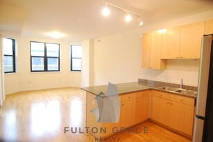 Building Photo - 1446 S Michigan Ave