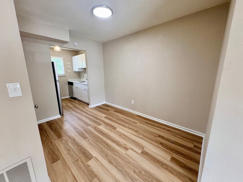 Building Photo - 200 Kilby Shores Dr
