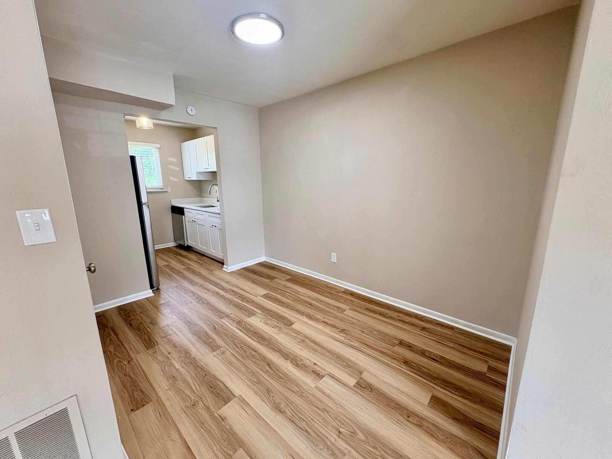 Building Photo - 200 Kilby Shores Dr
