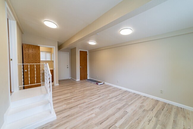 Building Photo - 1732 L St