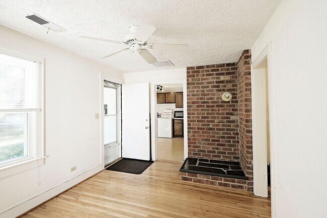 Building Photo - Charming Woolen Mills Home Near Meade Park, Firefly Restaurant, & Jbird Coffee