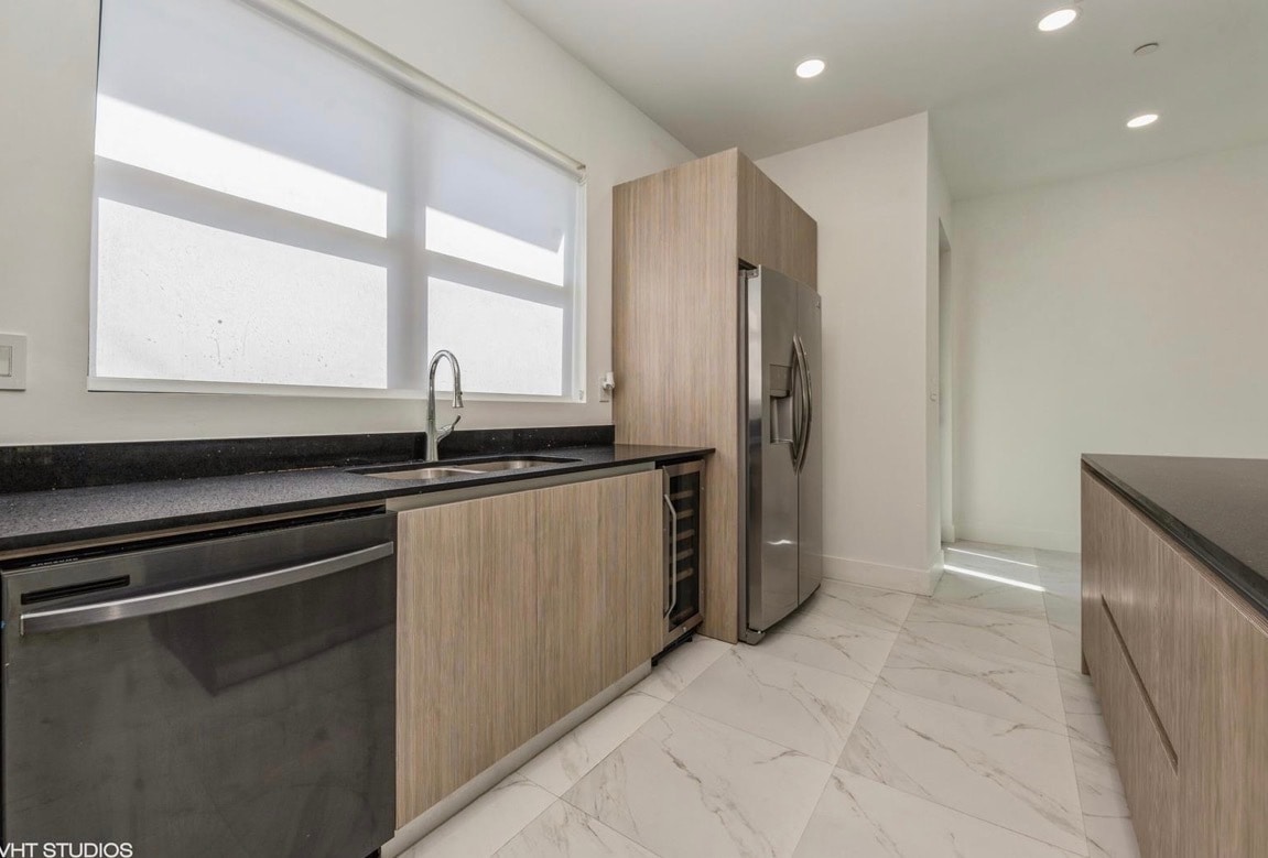 Building Photo - 6151 SW 36th Ct