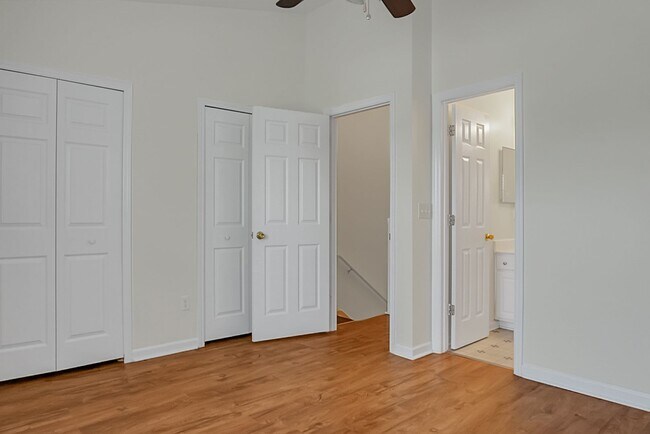 Building Photo - 121 Hornby Cir