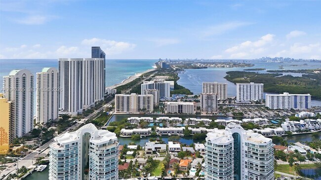 Building Photo - 16500 Collins Ave