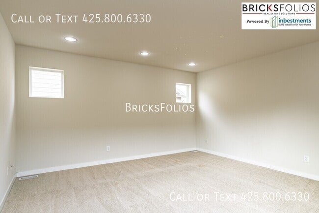 Building Photo - 10251 Eastridge Dr NE