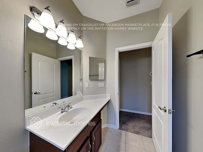 Building Photo - 3208 43rd Ave E