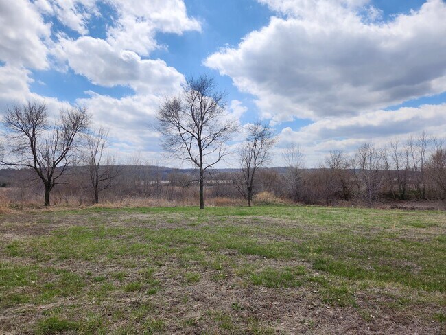 Building Photo - New price! Enjoy country living and seclus...