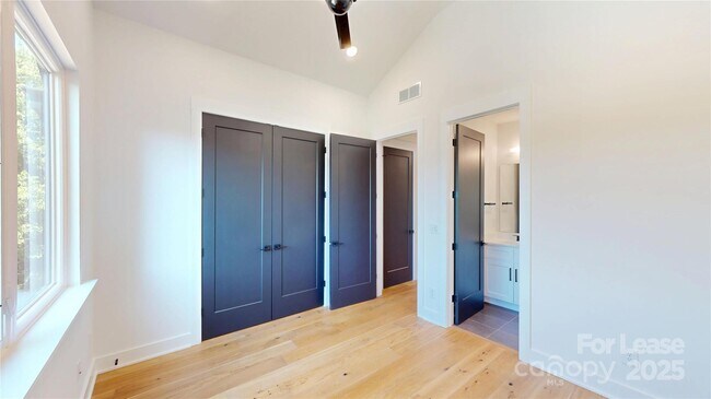 Building Photo - 160 Mattoon St