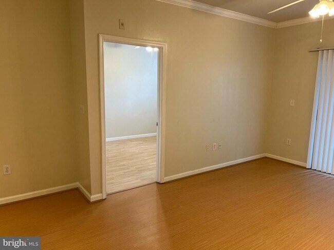Building Photo - 12905 Centre Park Cir