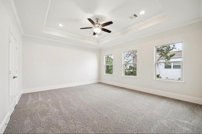 Building Photo - 1230 W 25th St