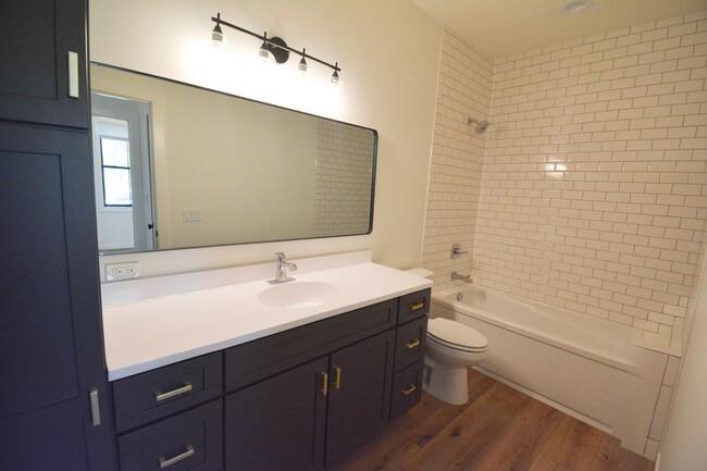 Building Photo - Luxury Country Side Living: 4 bed 3 bed St...