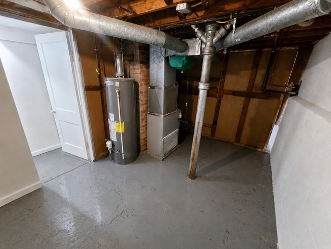 Building Photo - Move-In Ready 3BR Home in Desirable Euclid Location