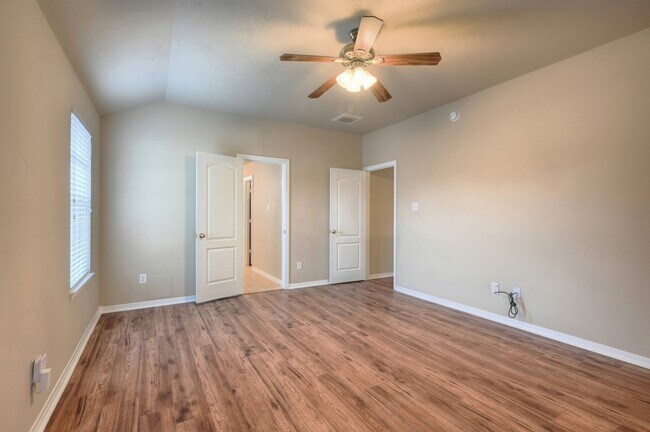 Building Photo - 21803 Manor Ct Dr