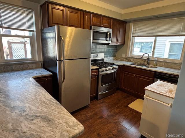 Building Photo - 901 Longfellow Ave