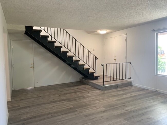 Building Photo - 4 Bed/2 Bath Spacious Home with Big Backyard and New Laminate & Carpet - Union City