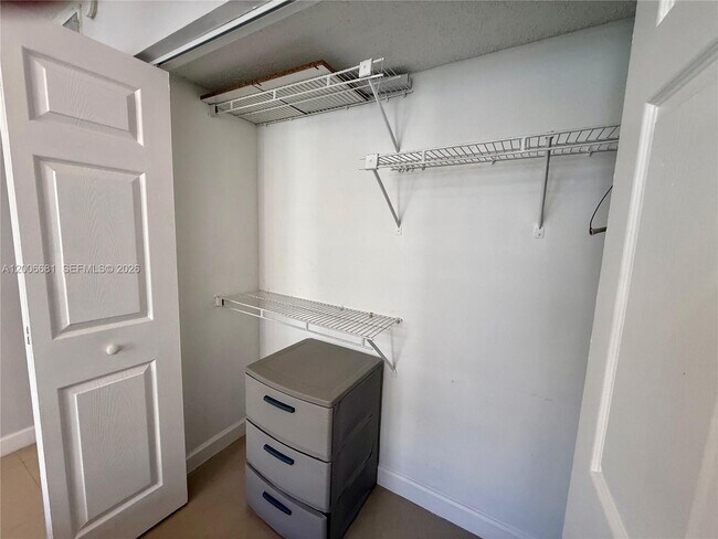 Building Photo - 770 Claughton Island Dr