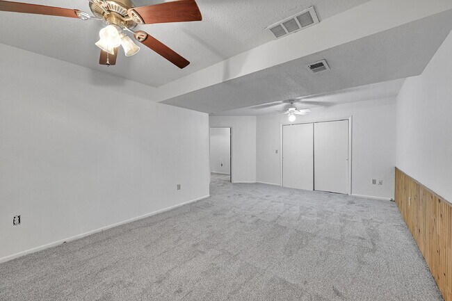 Building Photo - $2,085.00 - $500 OFF First Months' Rent - 3 Bedrooms, 2 Bathrooms Townhouse in Aurora with Washer...