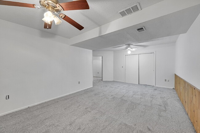 Building Photo - $2,285.00 - 3 Bedrooms, 2 Bathrooms Townho...