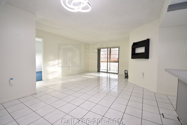 Building Photo - Prime Rental: Spacious 2-Bed, 2-Bath In Carmel Lakes Gated Community