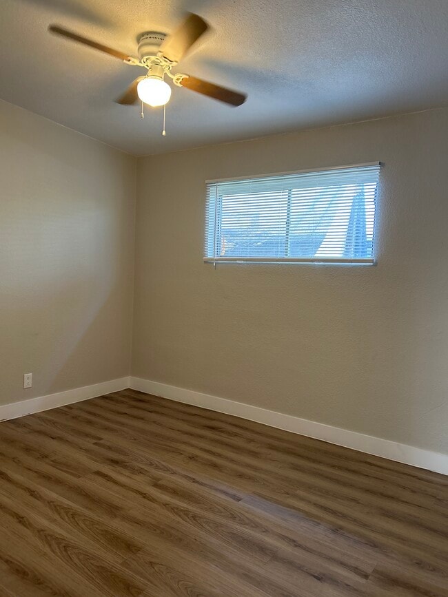 Interior Photo - 2222 W Campbell Ave