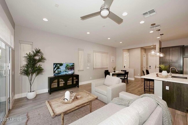 Building Photo - 7464 E Paraiso Dr