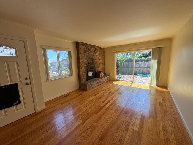 Building Photo - 939