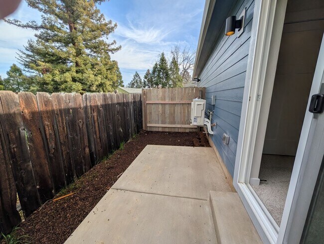 Building Photo - Brand New Single Level Home, Furnished or Unfurnished