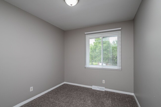 Building Photo - 4300-4302 Mount Carmel Lane