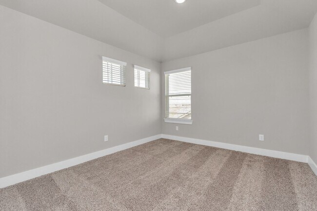 Building Photo - 21019 Bay Vlg Dr